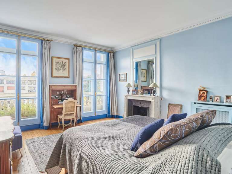 Appartement Paris 16e - 5 chambres - 225m²