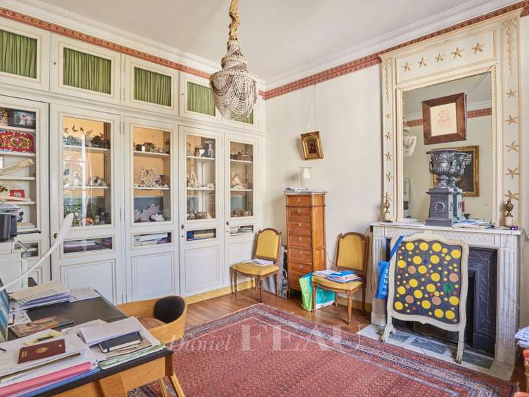 Appartement Paris 16e - 5 chambres - 225m²
