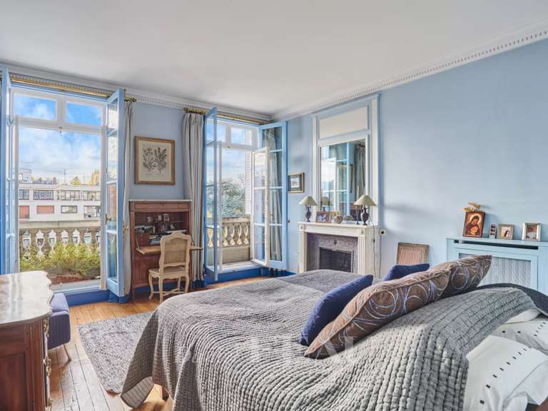 Appartement Paris 16e - 5 chambres - 225m²