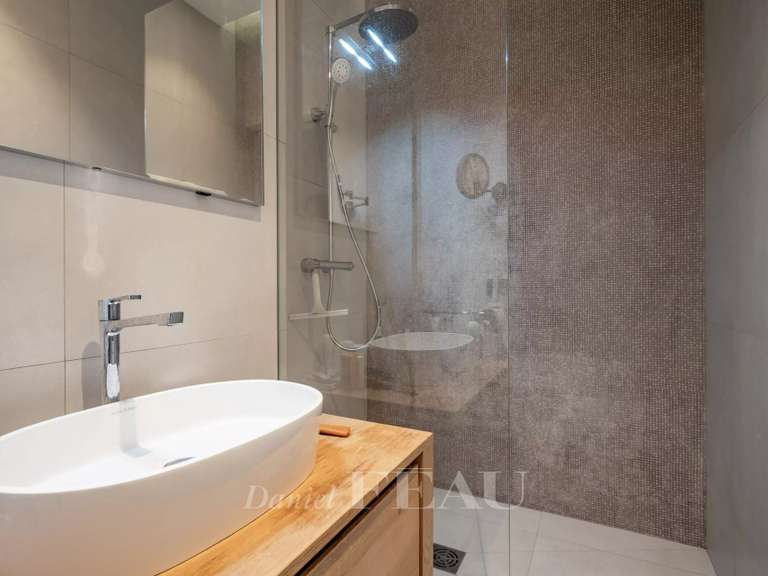 Appartement Paris 16e - 4 chambres - 201m²