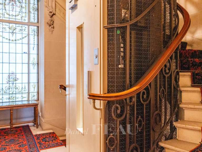 Appartement Paris 16e - 4 chambres - 201m²