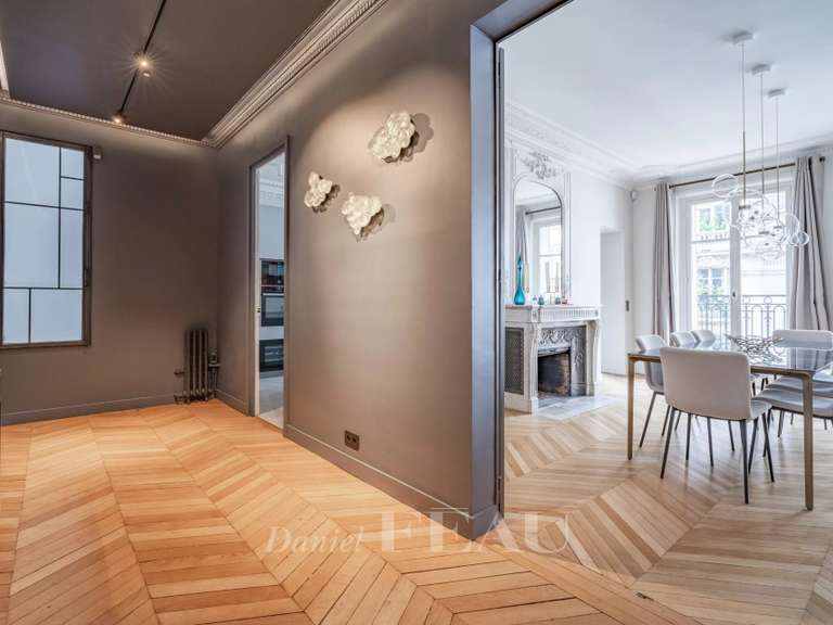 Appartement Paris 16e - 4 chambres - 201m²