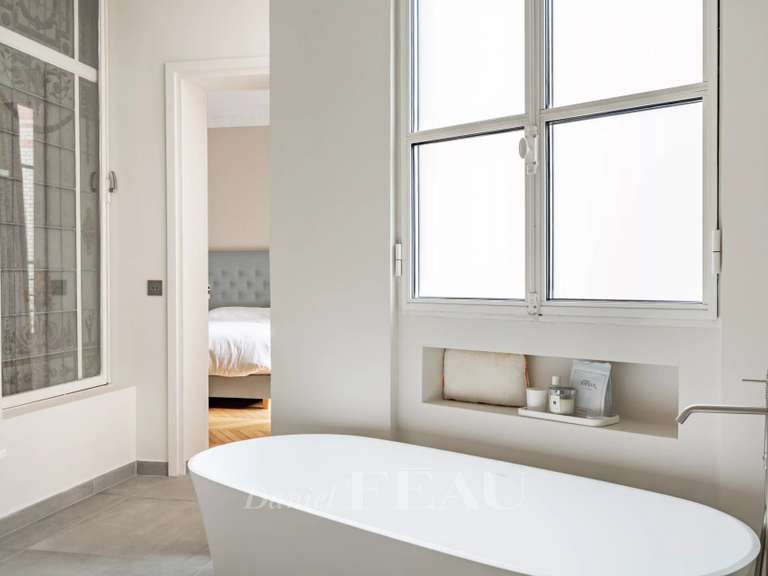 Appartement Paris 16e - 4 chambres - 201m²