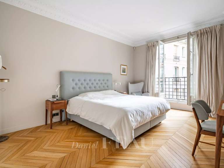 Appartement Paris 16e - 4 chambres - 201m²