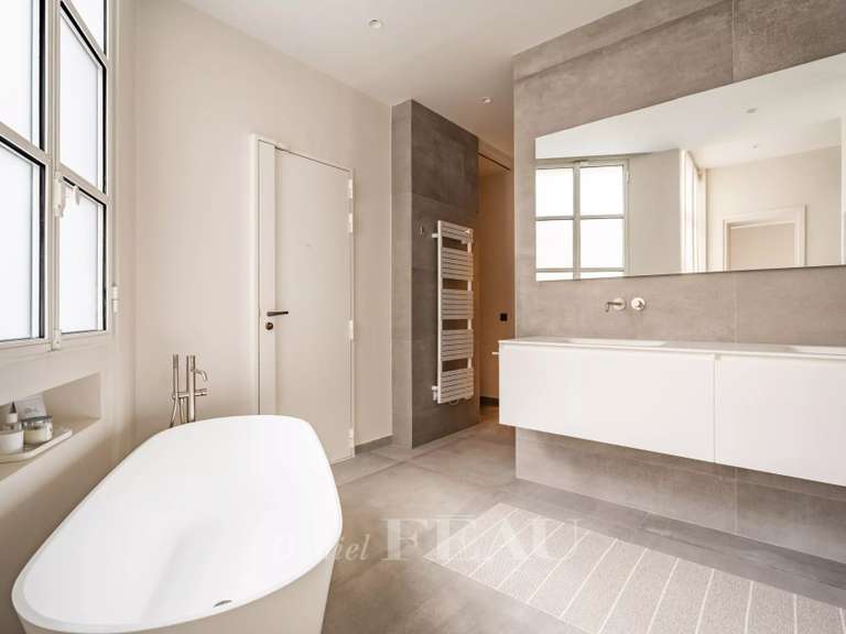 Appartement Paris 16e - 4 chambres - 201m²