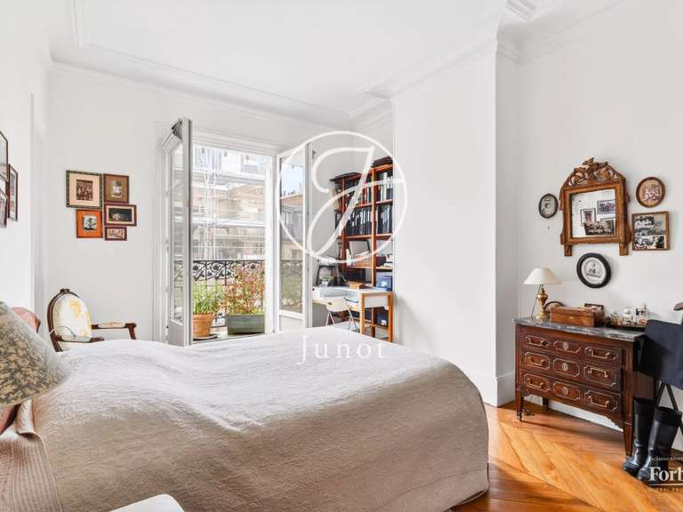 Appartement Paris 16e - 3 chambres - 117m²
