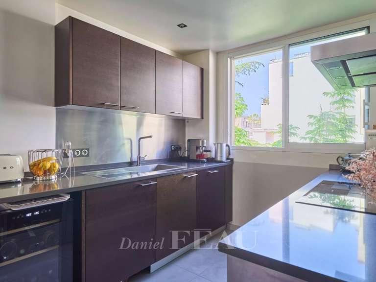 Appartement Paris 16e - 4 chambres - 119m²