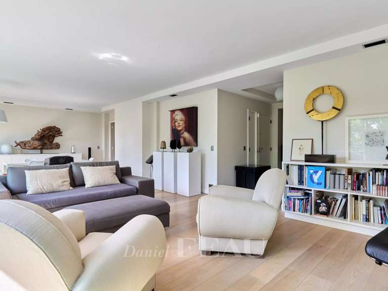 Appartement Paris 16e - 4 chambres - 119m²