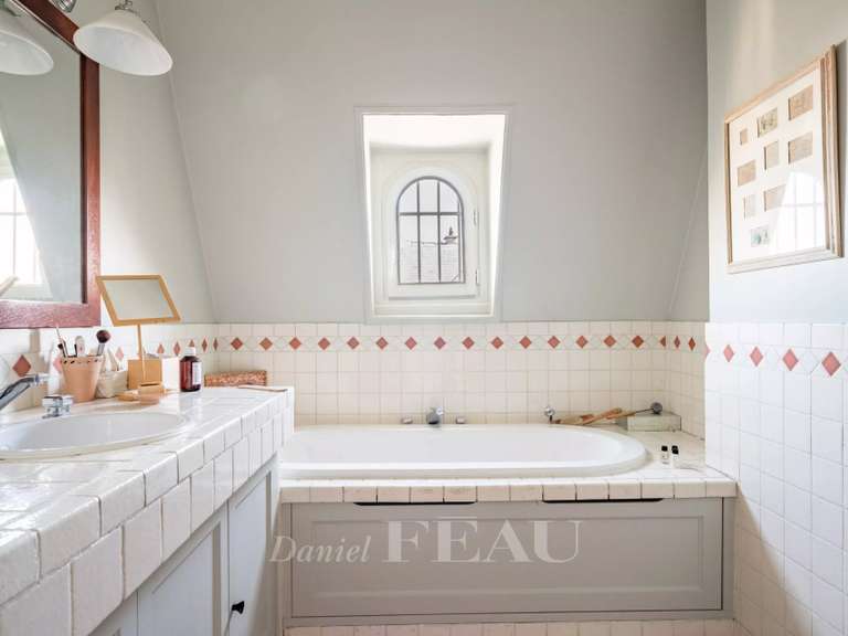Appartement Paris 16e - 5 chambres - 157m²