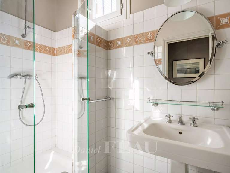Appartement Paris 16e - 5 chambres - 157m²