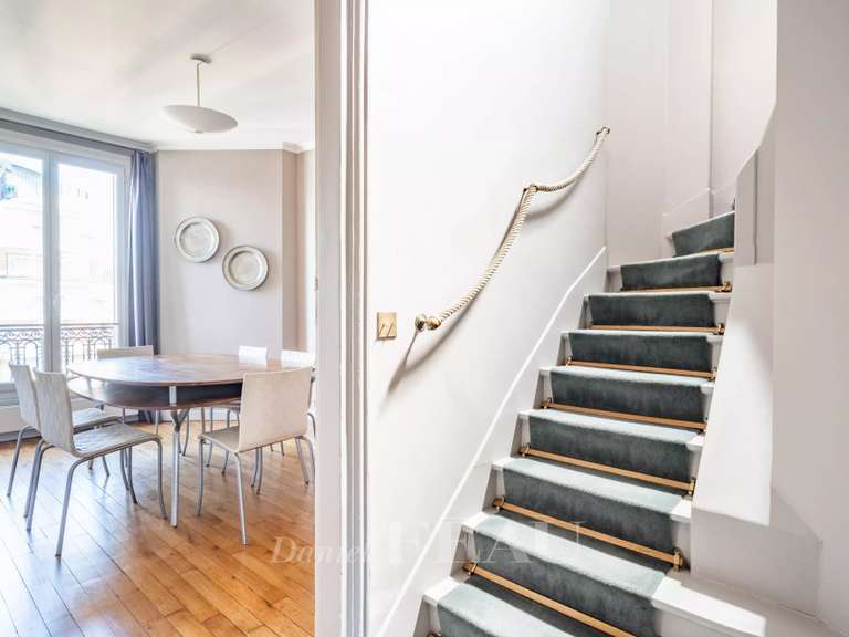 Appartement Paris 16e - 5 chambres - 157m²