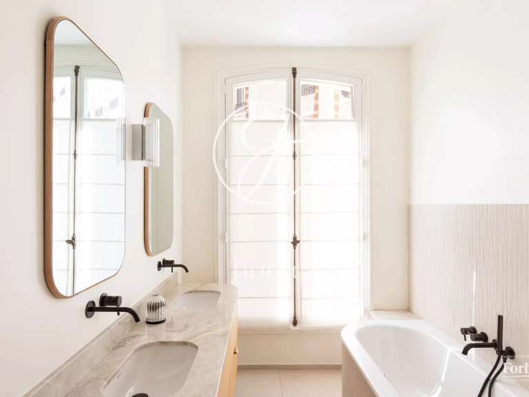 Appartement Paris 16e - 4 chambres - 185m²