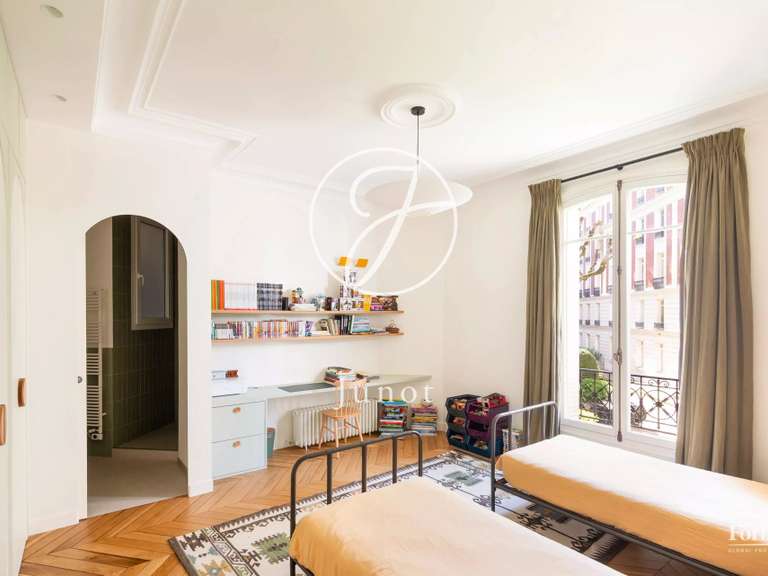 Appartement Paris 16e - 4 chambres - 185m²