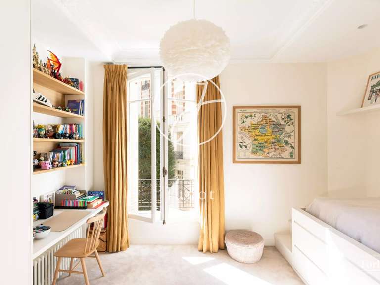 Appartement Paris 16e - 4 chambres - 185m²