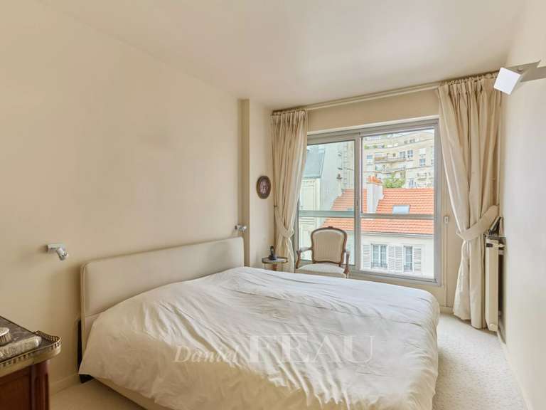 Appartement Paris 16e - 4 chambres - 130m²