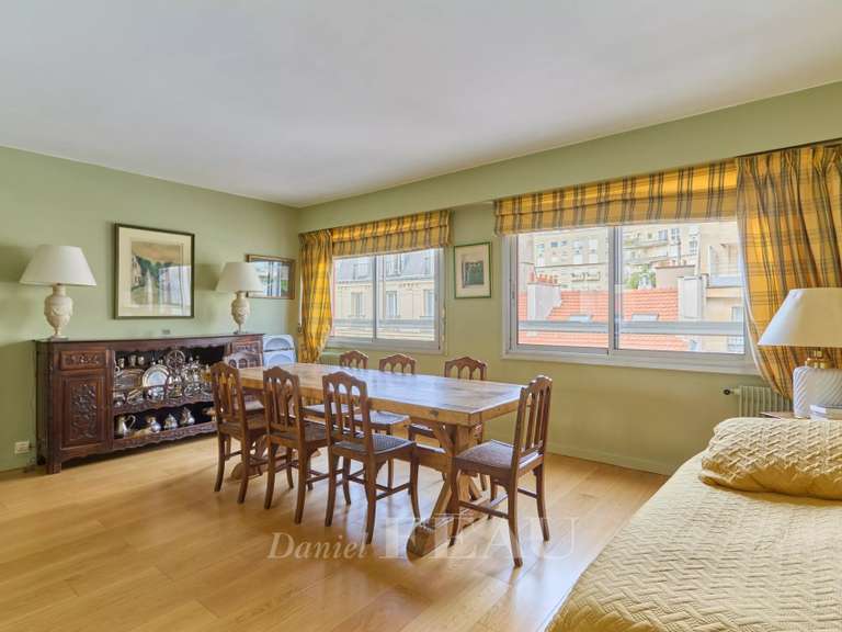 Appartement Paris 16e - 4 chambres - 130m²