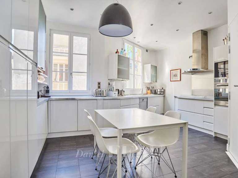 Appartement Paris 16e - 3 chambres - 159m²