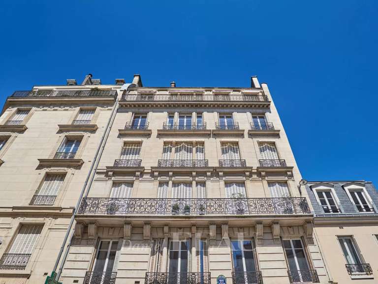 Appartement Paris 16e - 3 chambres - 159m²