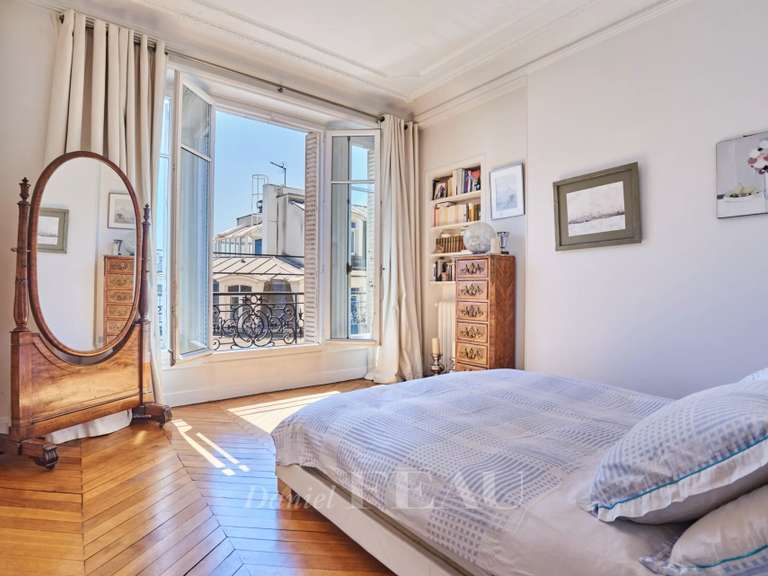 Appartement Paris 16e - 3 chambres - 159m²