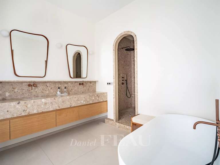 Appartement Paris 16e - 5 chambres - 201m²