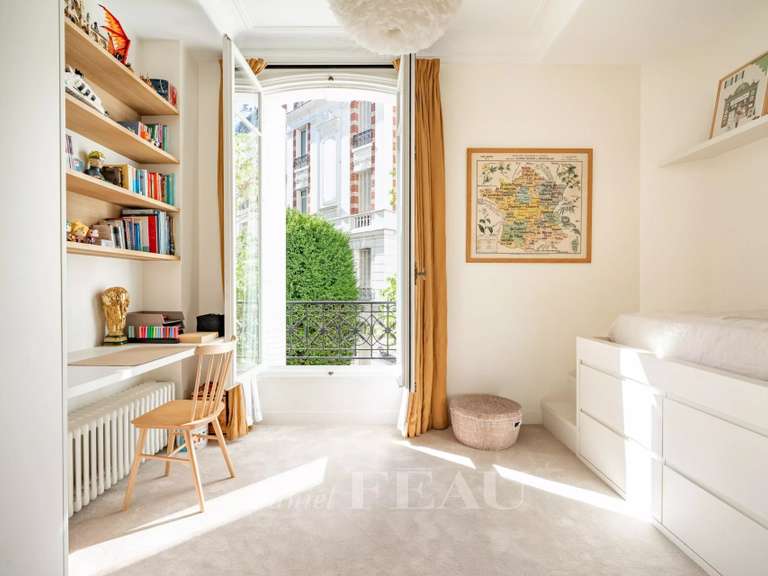 Appartement Paris 16e - 5 chambres - 201m²