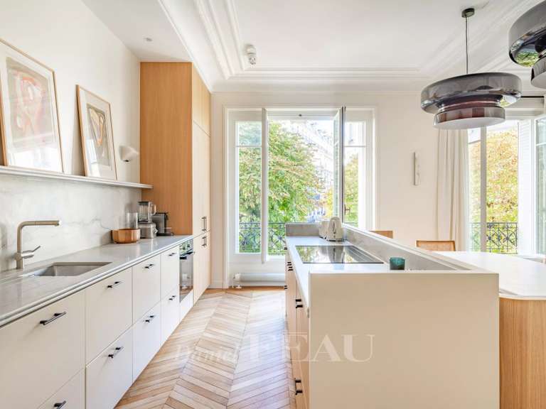 Appartement Paris 16e - 5 chambres - 201m²