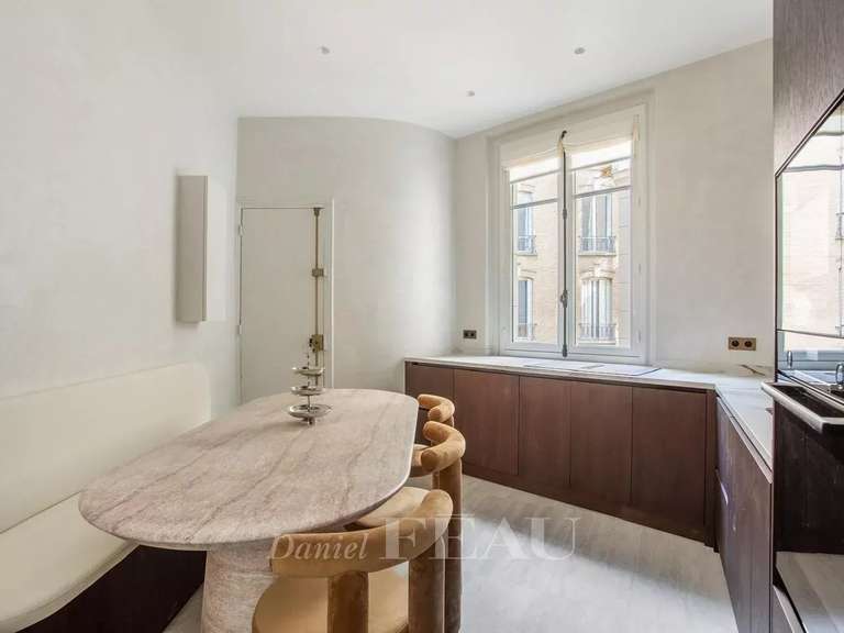 Appartement Paris 16e - 4 chambres - 216m²