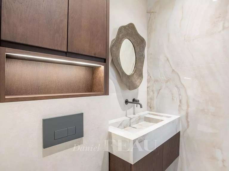 Appartement Paris 16e - 4 chambres - 216m²
