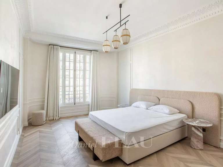 Appartement Paris 16e - 4 chambres - 216m²