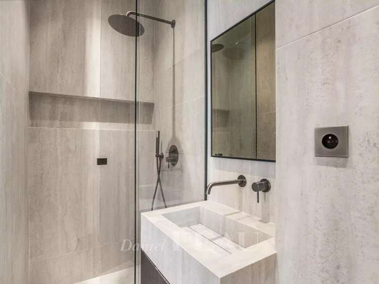 Appartement Paris 16e - 4 chambres - 216m²