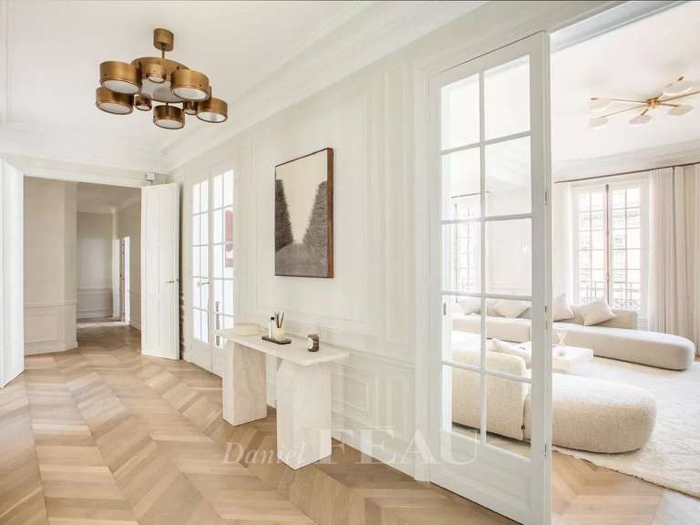 Appartement Paris 16e - 4 chambres - 216m²