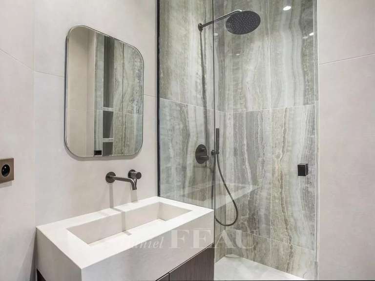 Appartement Paris 16e - 4 chambres - 216m²