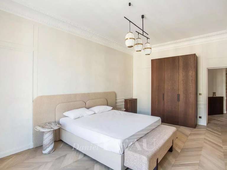 Appartement Paris 16e - 4 chambres - 216m²