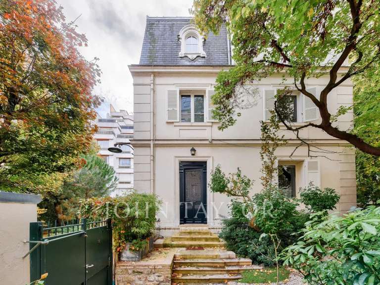 Appartement Paris 16e - 4 chambres - 190m²