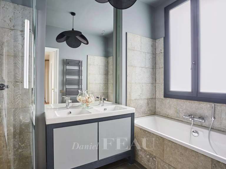 Appartement Paris 16e - 4 chambres - 185m²