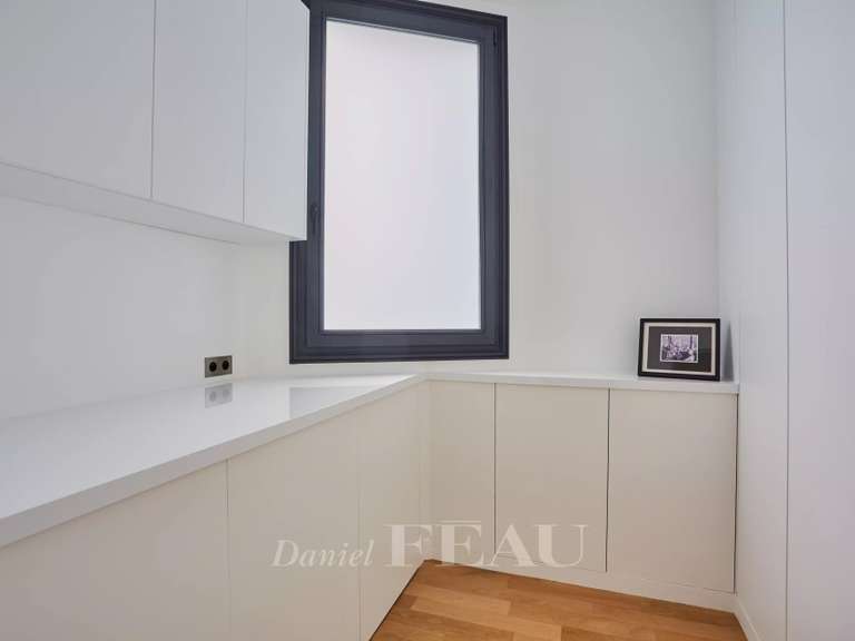 Appartement Paris 16e - 4 chambres - 185m²