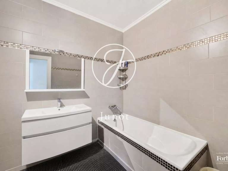 Appartement Paris 16e - 3 chambres - 128m²
