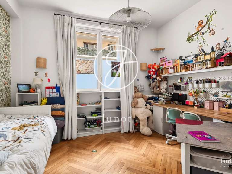 Appartement Paris 16e - 4 chambres - 206m²