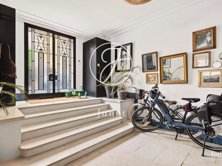 Appartement Paris 16e - 4 chambres - 206m²