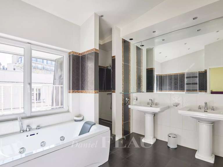 Appartement Paris 16e - 5 chambres - 300m²