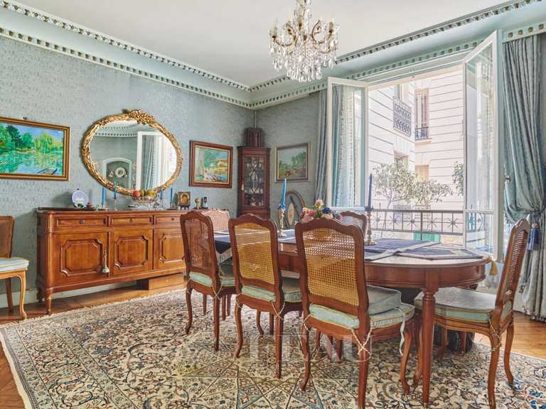 Appartement Paris 16e - 2 chambres - 148m²