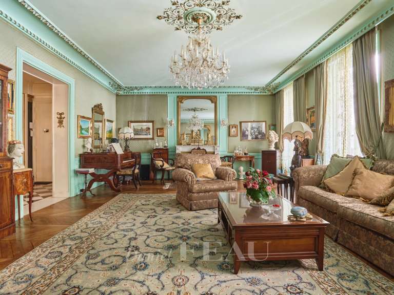 Appartement Paris 16e - 2 chambres - 148m²