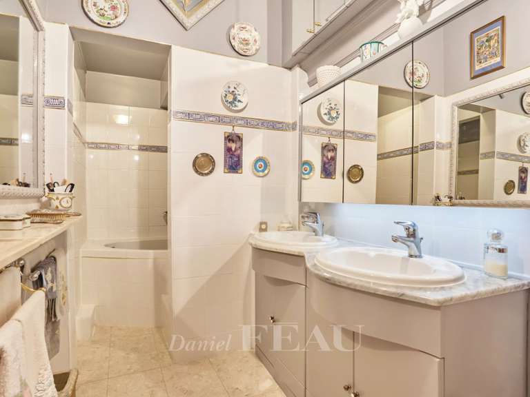 Appartement Paris 16e - 2 chambres - 148m²