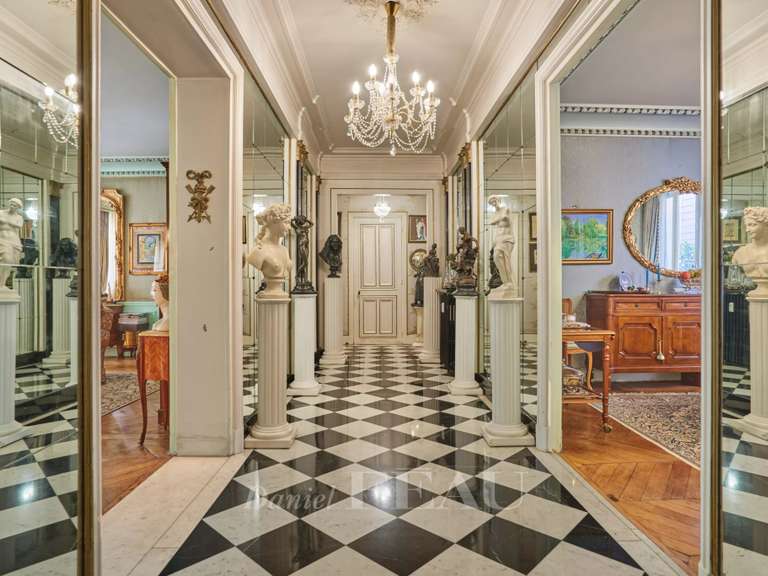 Appartement Paris 16e - 2 chambres - 148m²
