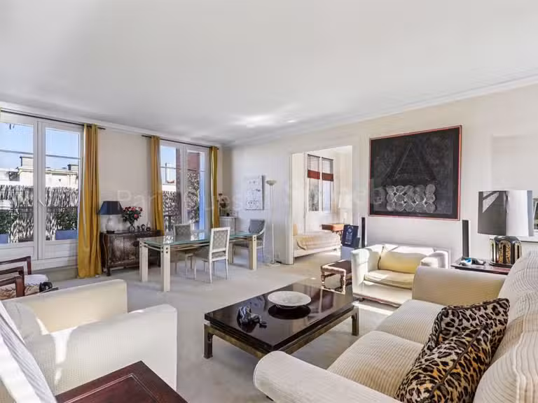 Appartement Paris 16e - 2 chambres - 105m²