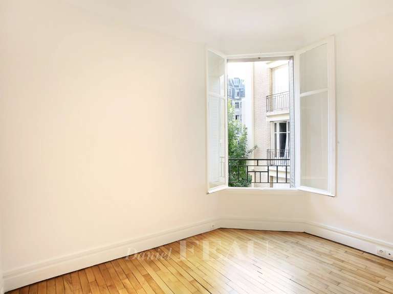 Appartement Paris 16e - 4 chambres - 138m²