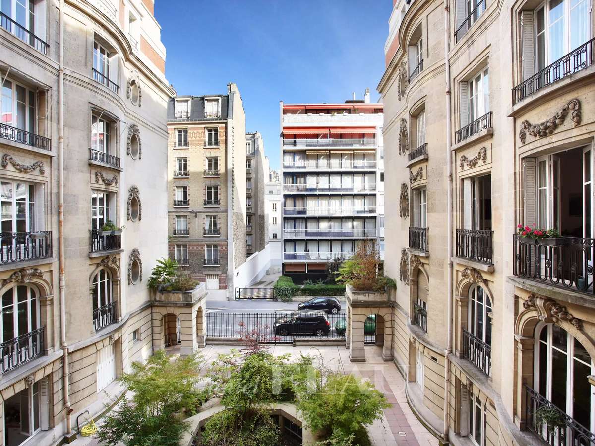 Apartment Paris 16e
