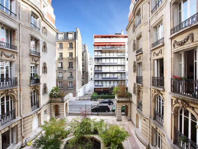Appartement Paris 16e - 4 chambres - 138m²