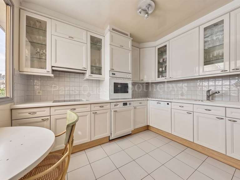 Appartement Paris 16e - 3 chambres - 140m²