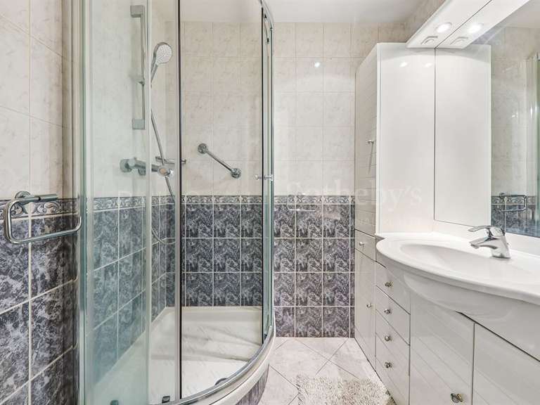 Appartement Paris 16e - 3 chambres - 140m²